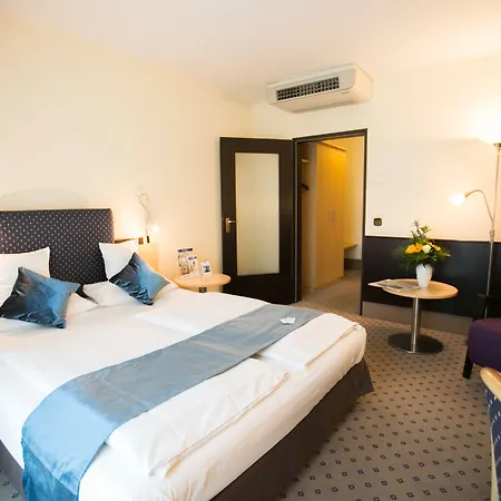 - The Niu, Stream By Ihg 뮌헨글라드바흐