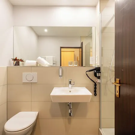 - The Niu, Stream By Ihg 4*